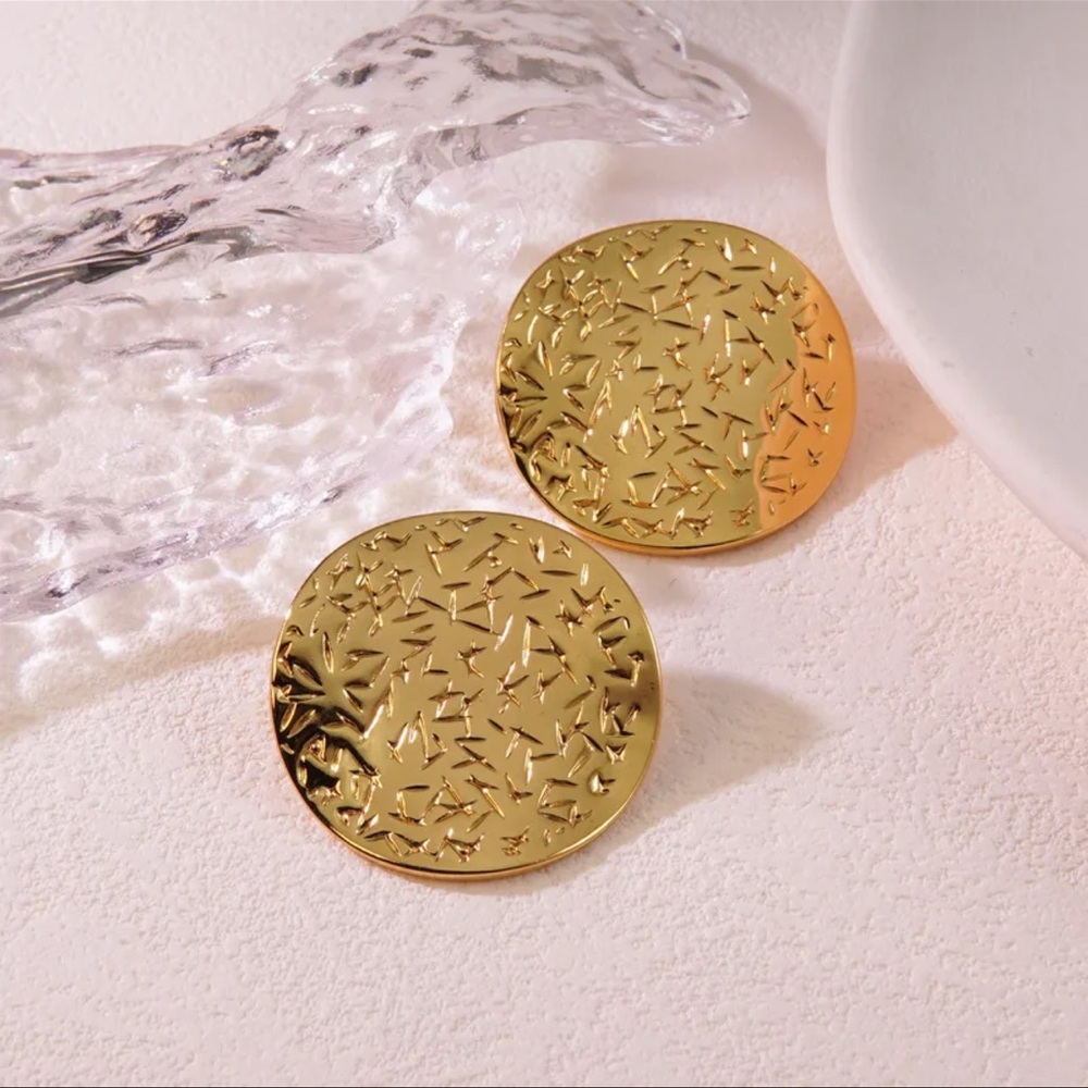 Elegant Gold Textured Earrings
